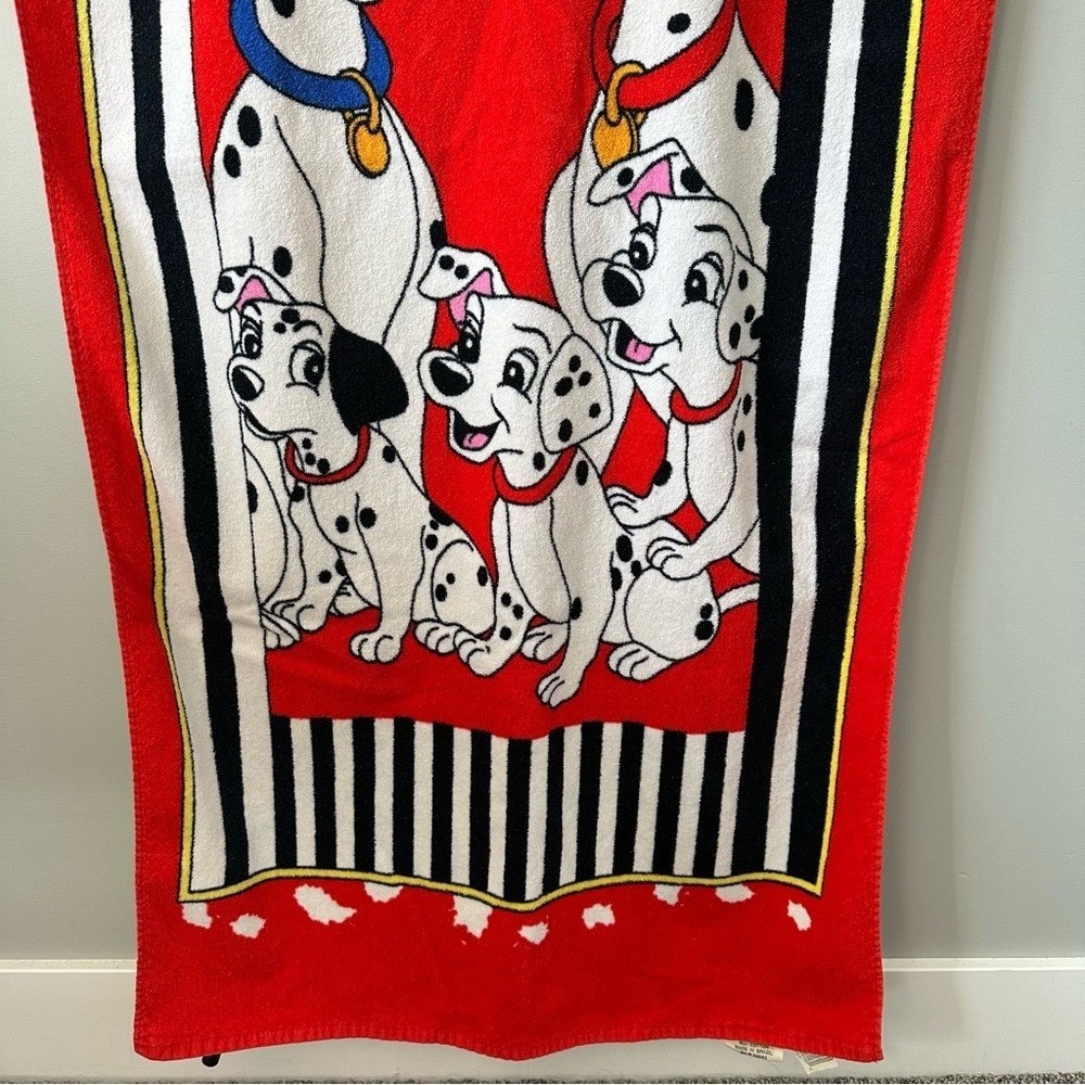Disney 101 Dalmatians Beach Bath Towel Red Vintage Style Puppy Design - Picture 3 of 15